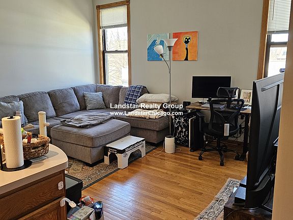 2nd image of 1427 N Wood St APT 3F