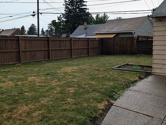 5th image of 8118 Whitehaven Dr