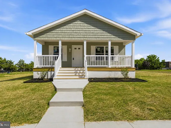 12 Market Ln, Marcus Hook, PA 19061