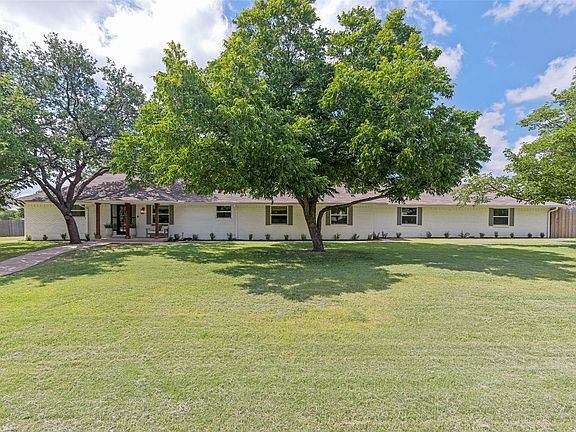 2nd image of 2601 Sherri Ln