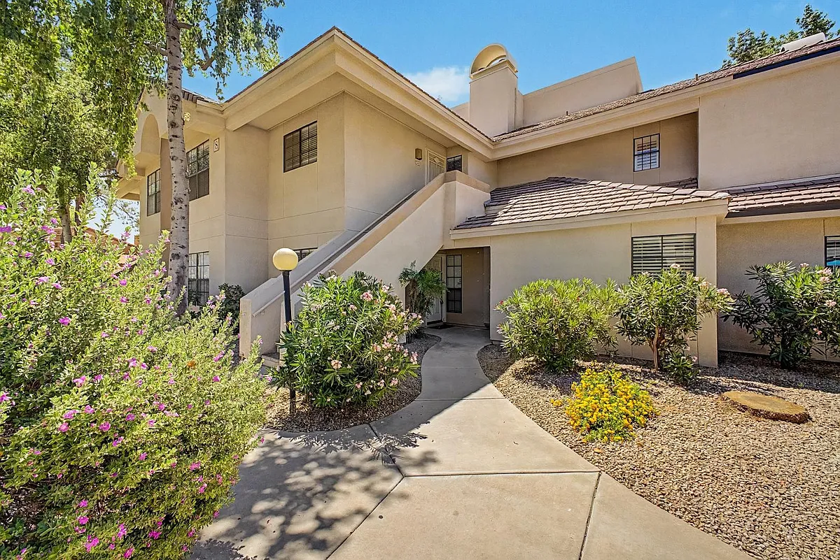 Building Photo - 6885 E Cochise Rd #142