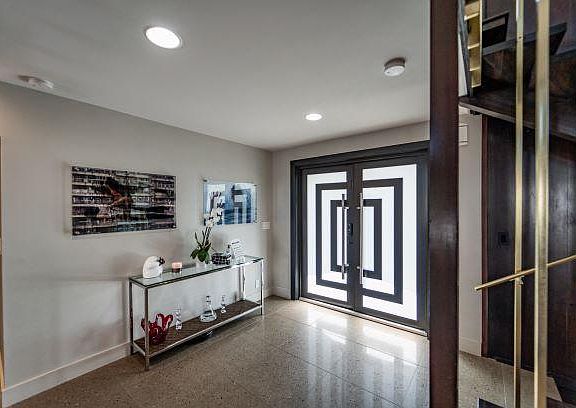 3rd image of 2873 NE 25th St
