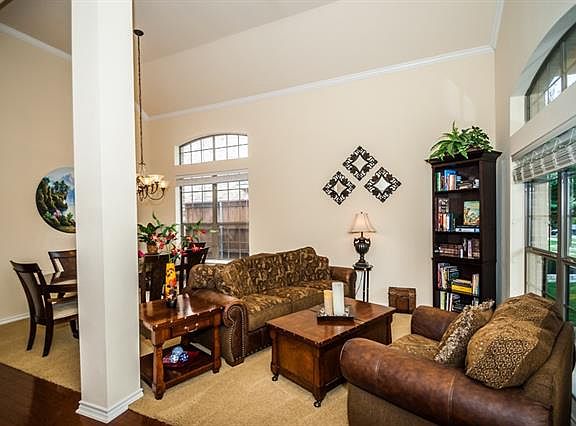 2nd image of 4524 Parkridge Dr