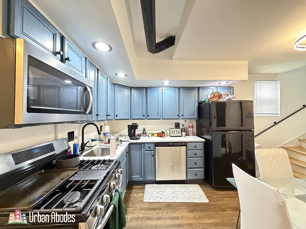 4 bed, 2000 sqft, $3,795 — Photo 2