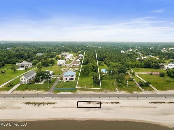 620 S Beach Blvd, Waveland, MS 39576
