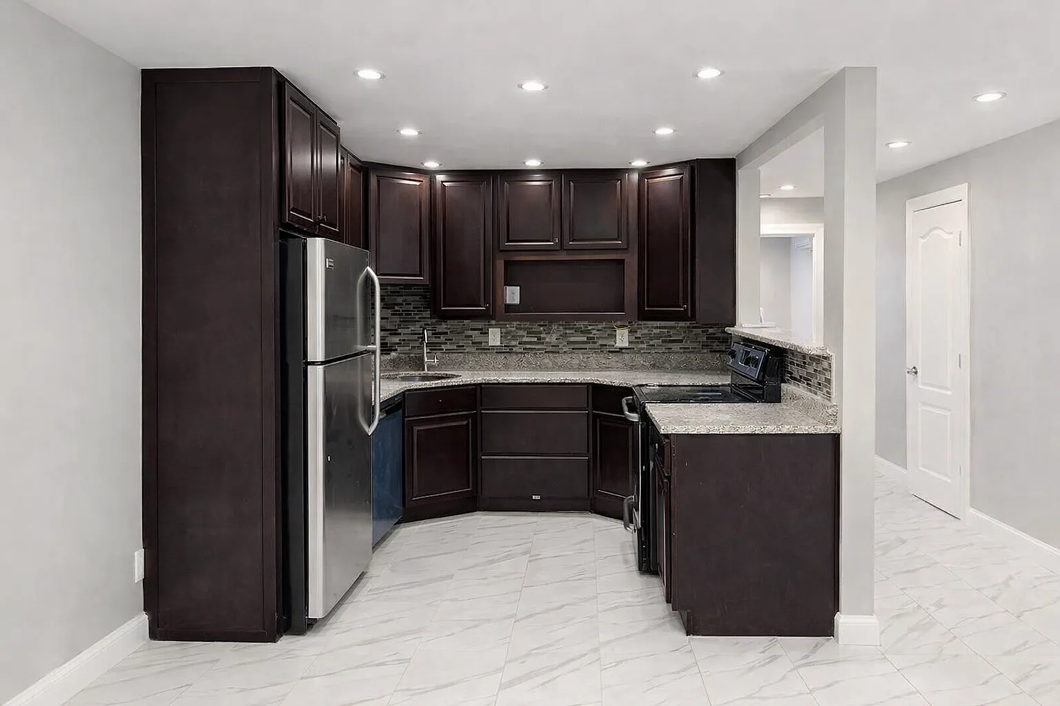 2 bed, 1000 sqft, $2,200 — Photo 4