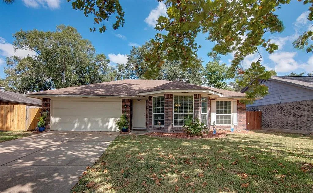 3 bed, 2.0 bath, 1520 sqft, $1,900 — Photo 1