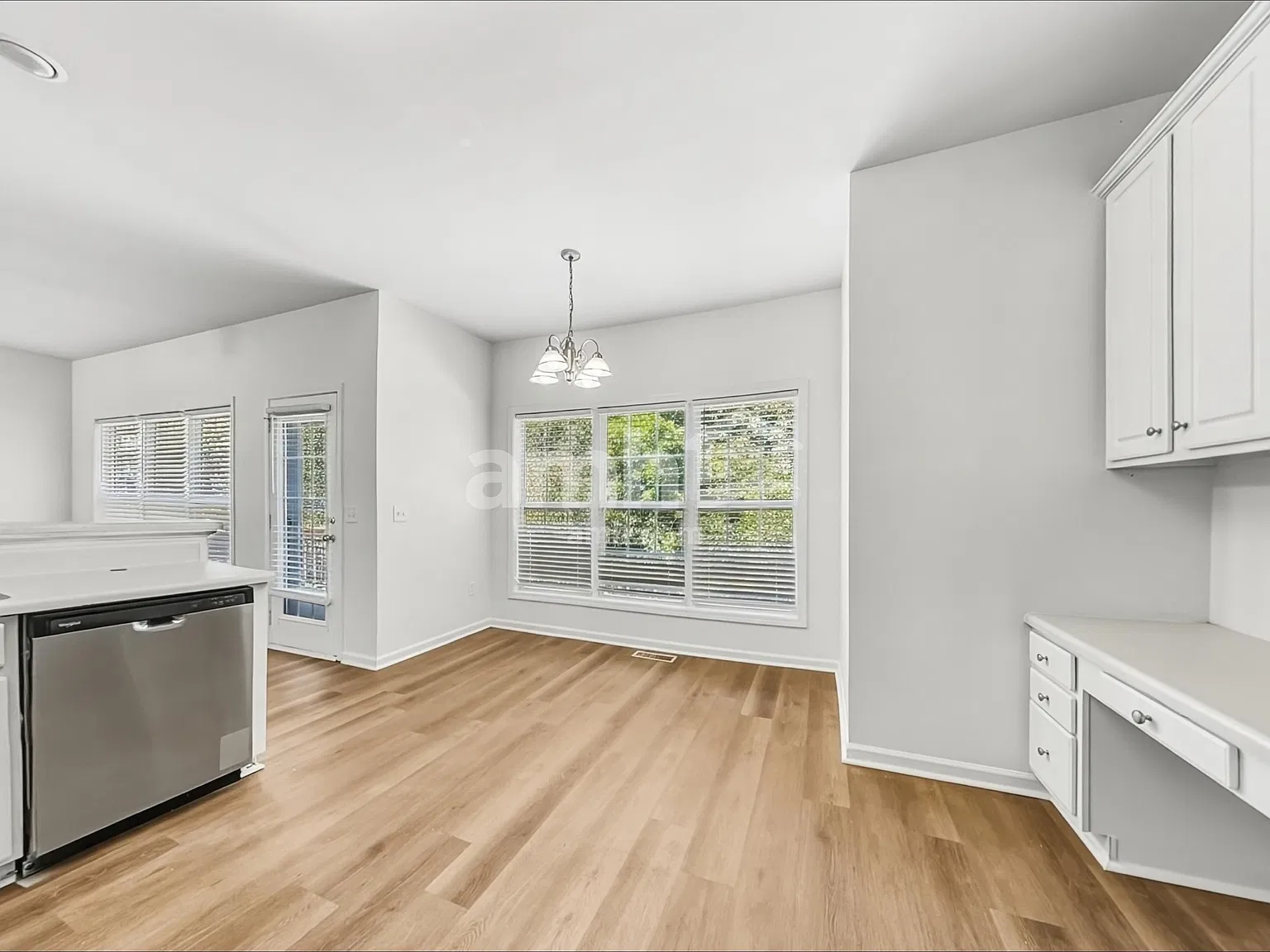 4 bed, 2.5 bath, 2200 sqft, $2,435 — Photo 4