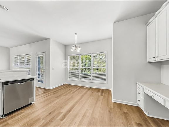 4th image of 508 Goatsbeard Ct