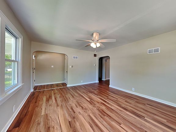 5th image of 24034 W Oak St