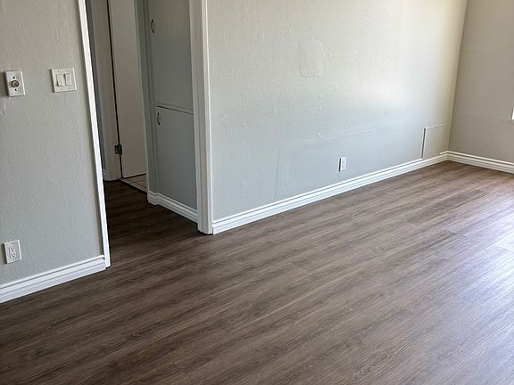 4th image of 3150 Drew St #13