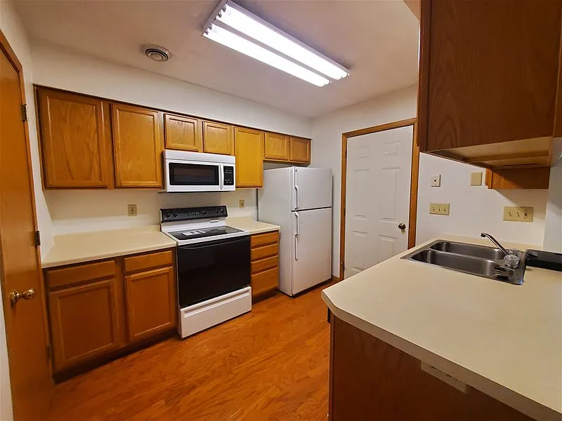 2 bed, 1.5 bath, 1062 sqft, $1,350 — Photo 4