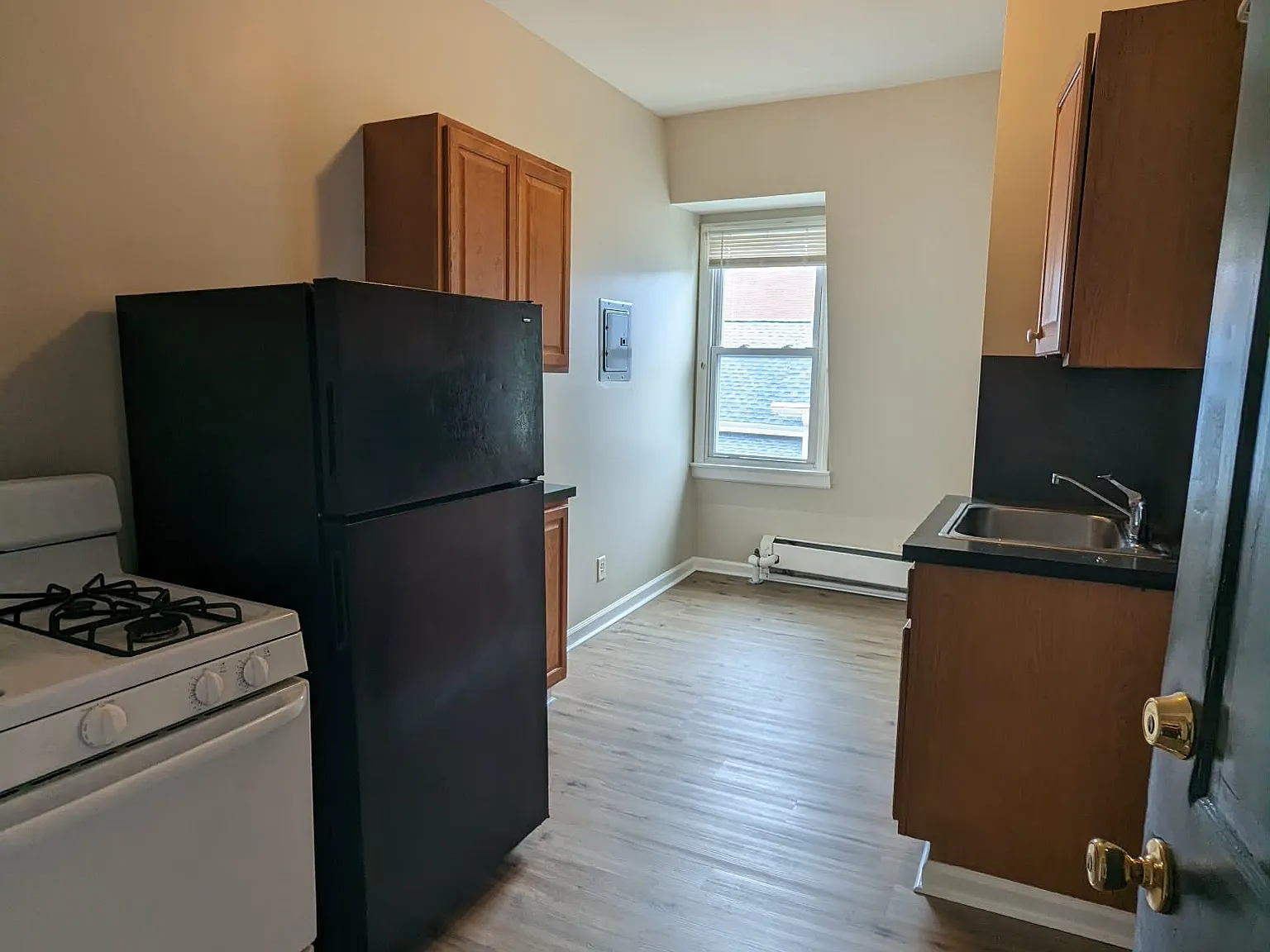 1 bed, 300 sqft, $1,200 — Photo 2