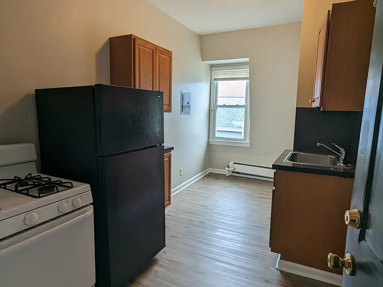 822 Main St #10 — Photo 2