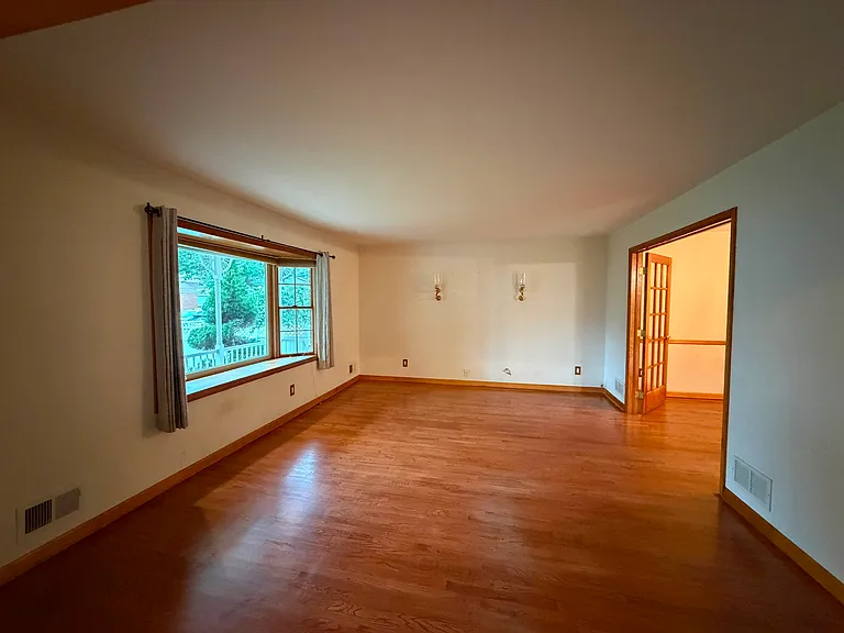 300 Saint Johns Pl — Photo 2