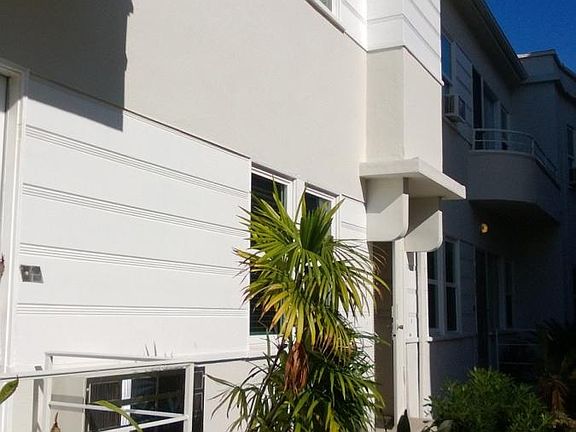 3rd image of 215 West Lomita Ave