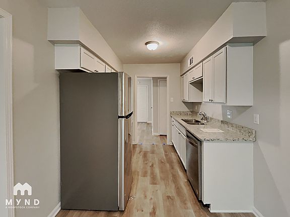 3rd image of 1938 W Holmes Rd