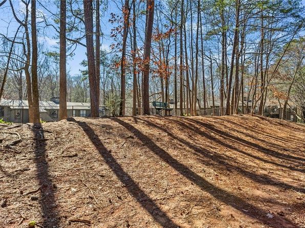2701 Cumberland Ct SE, Smyrna, GA 30080