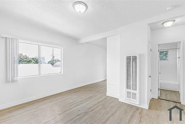 1618 E Vernon Ave #1622-D — Photo 3