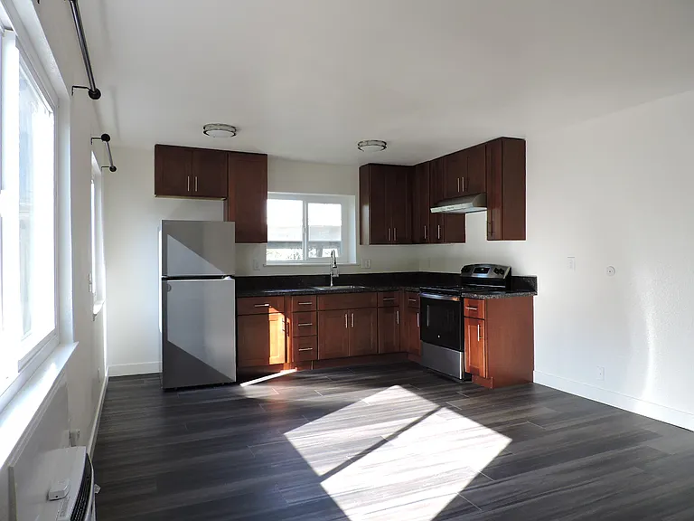 2316 X St #5 — Photo 3