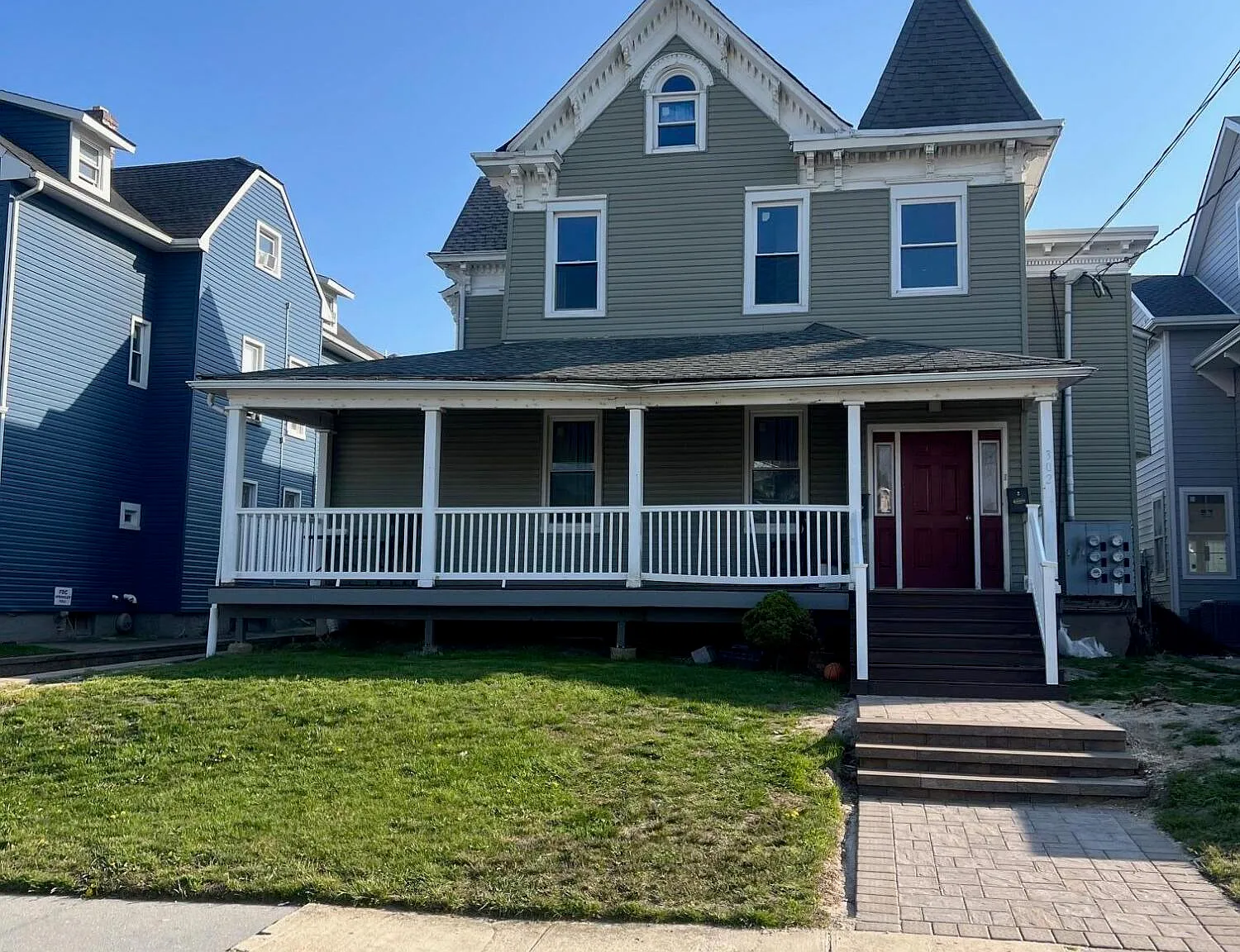 3 bed, 1.5 bath, 3044 sqft, $2,990 — Photo 1
