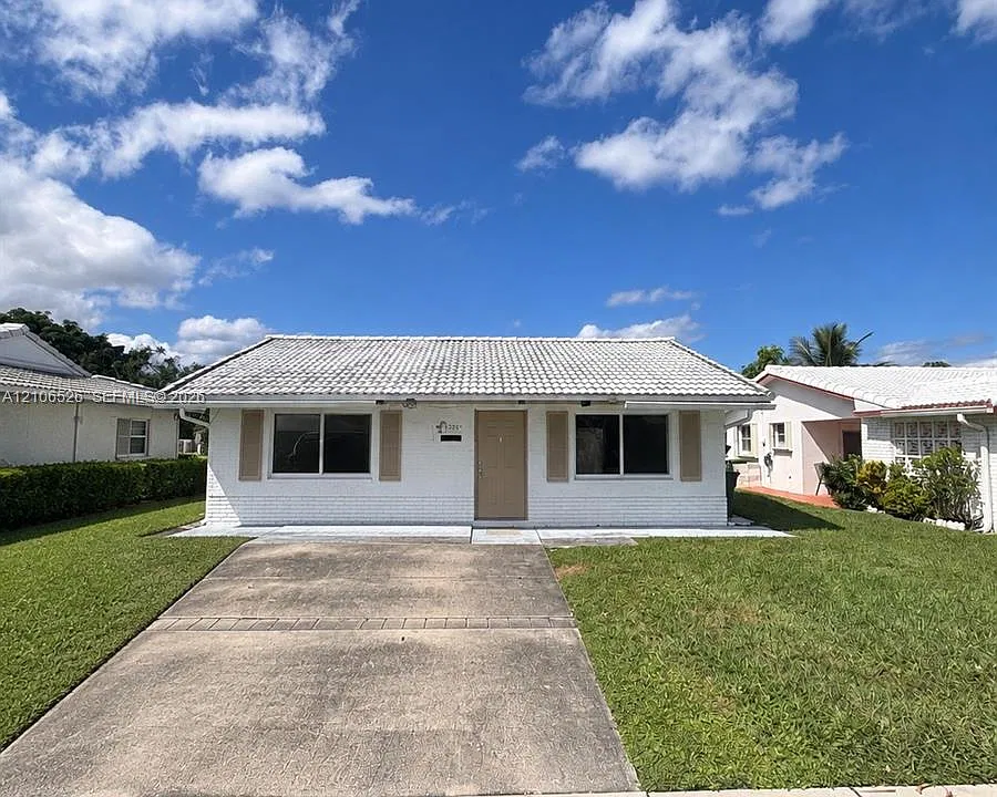 7501 NW 70th Ave