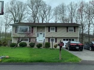 10 Danspence Rd, Poughkeepsie, NY 12603