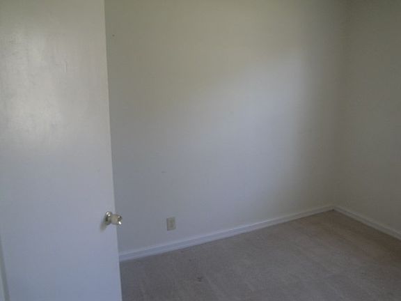 2nd image of 533 E 20th St