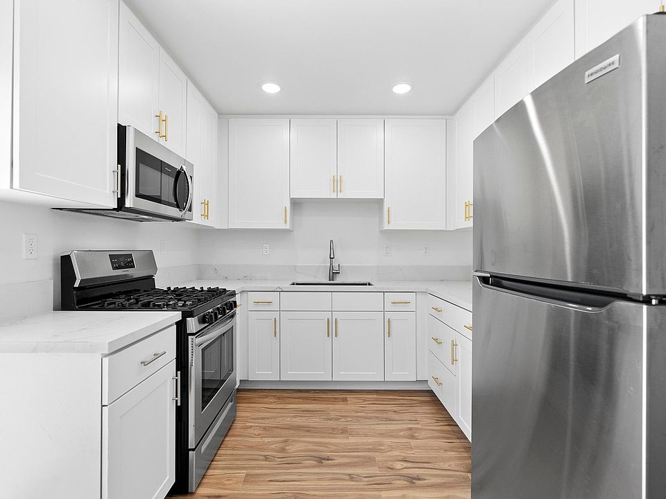 1st image of 1020 E 6th St