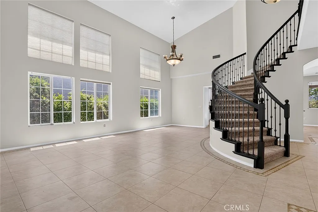 5 bed, 2857 sqft, $6,250 — Photo 4