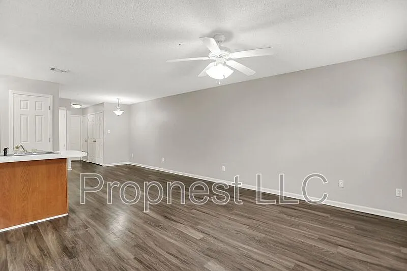 1 bed, 1.0 bath, 800 sqft, $1,249 — Photo 3