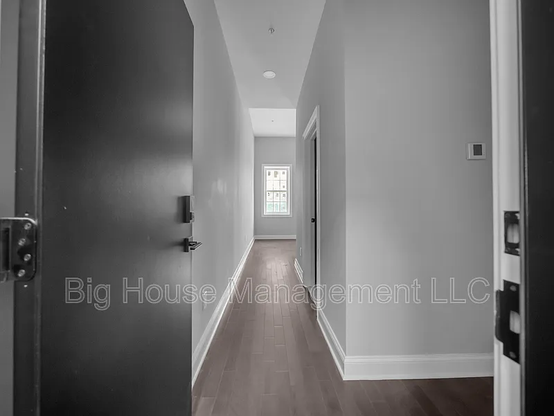 2 bed, 1.0 bath, 820 sqft, $1,550 — Photo 3