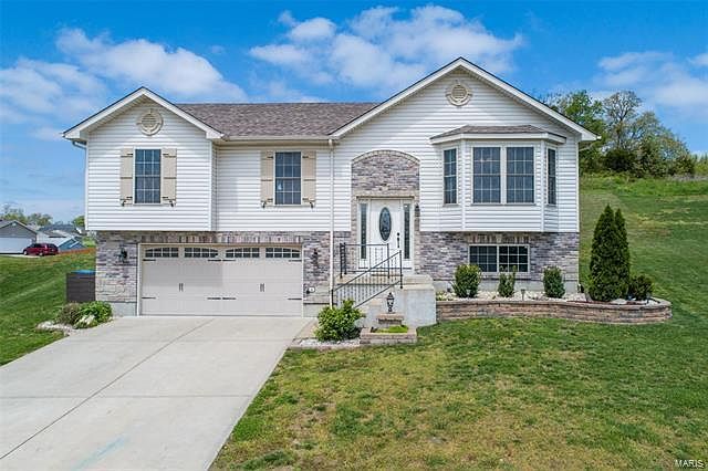 1st image of 806 Hawks Circle Dr