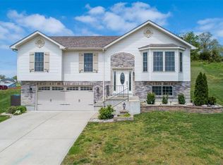 806 Hawks Circle Dr, Hillsboro, MO 63050