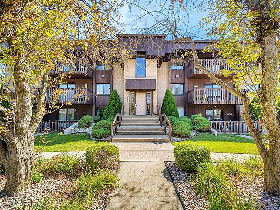 3rd image of 109 Caterpillar Dr APT 1D