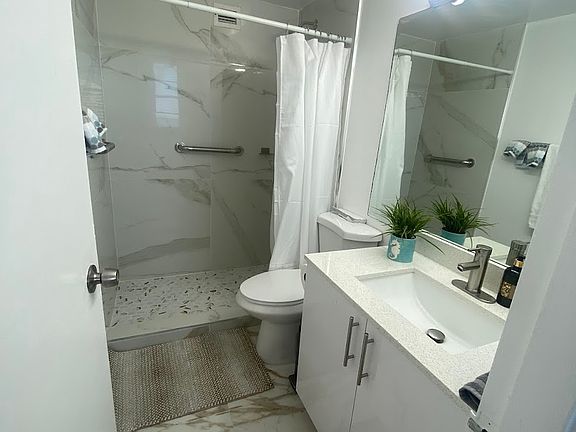 5th image of 825 Brickell Bay Dr APT 1244
