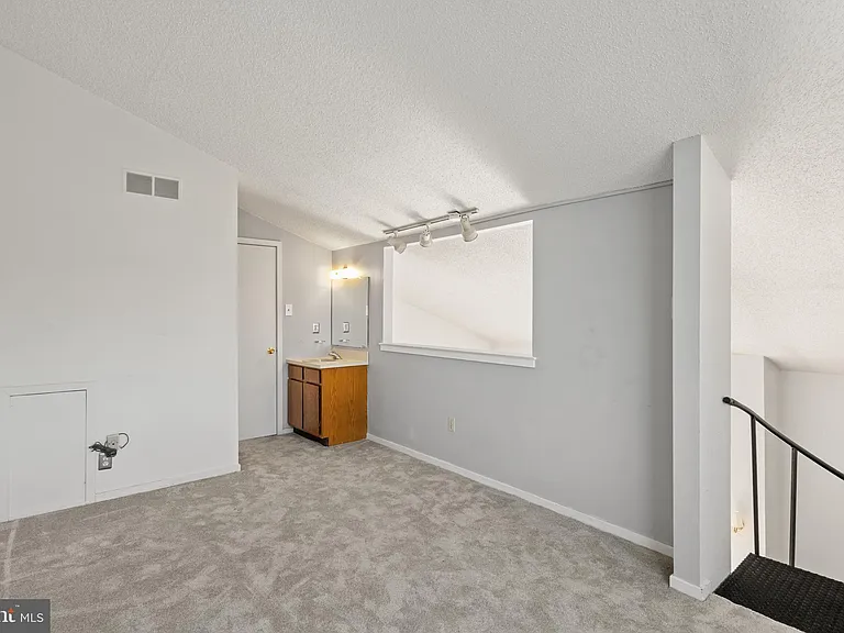 2204 Sandra Rd — Photo 22