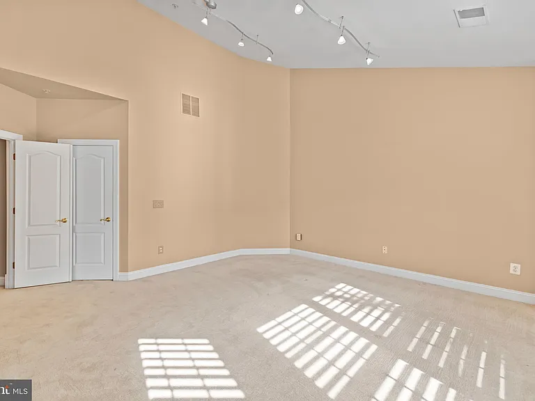 5237 Bessley Pl — Photo 56