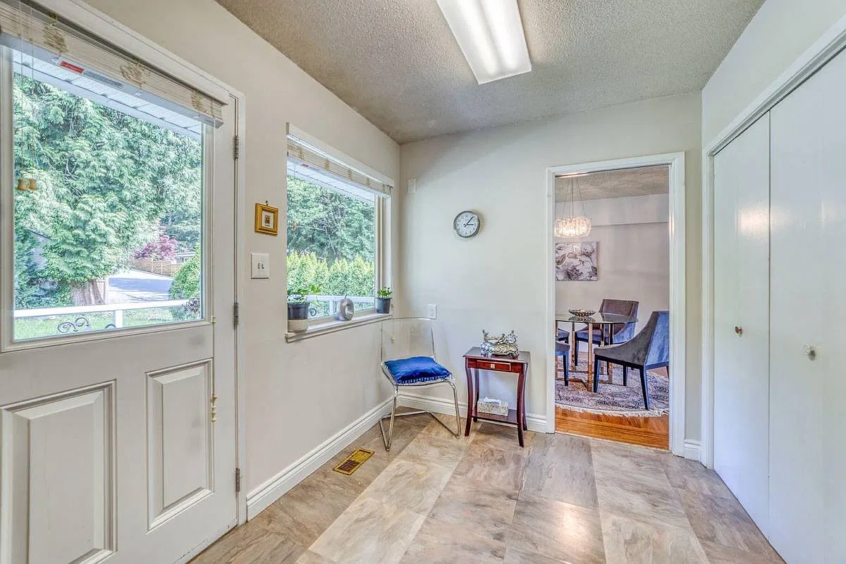 3 bed, 1.5 bath, 1400 sqft, $4,000 — Photo 2