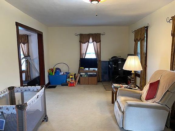 2nd image of 211 E Arnold St