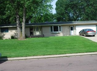 704 Shoreacres Dr, Fairmont, MN 56031