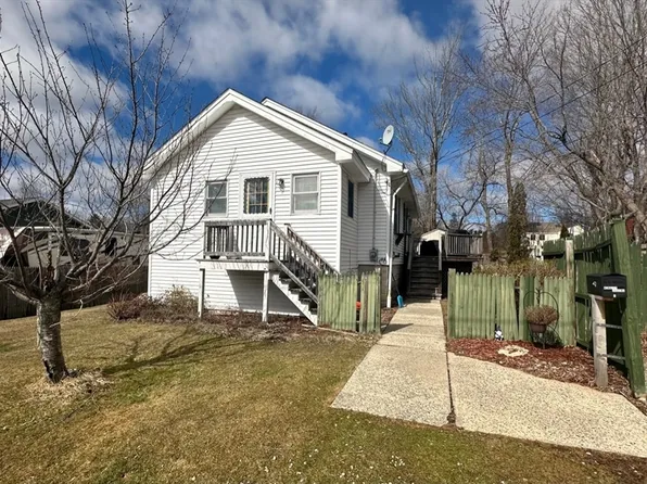 4 Newfield St, Leicester, MA 01524