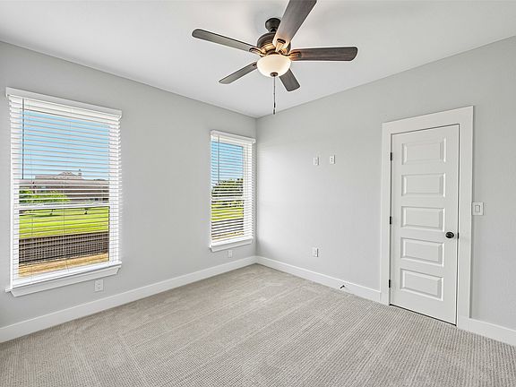 4th image of 681 Davenport Dr