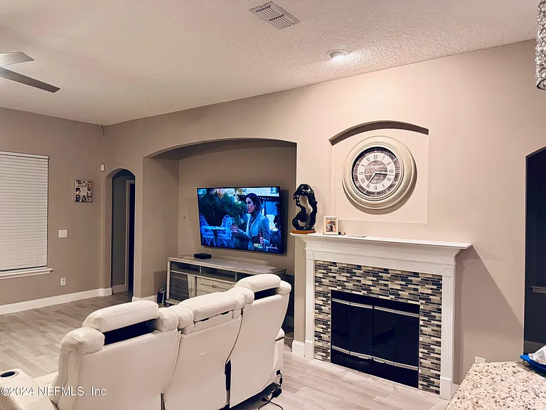 1816 Creekwood Ln — Photo 23