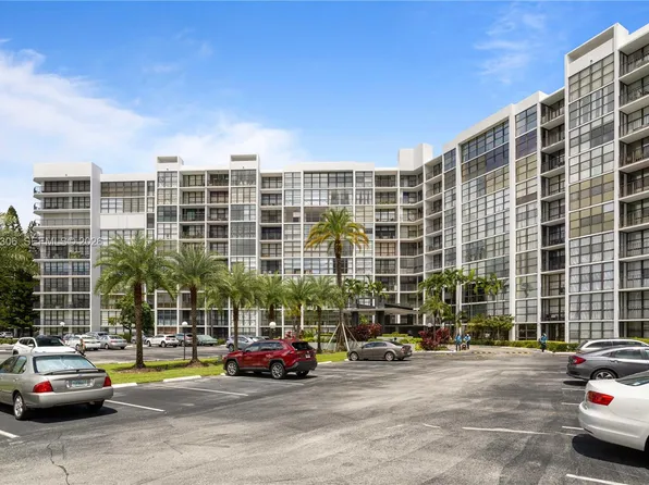 1000 Parkview Dr APT 723, Hallandale, FL 33009