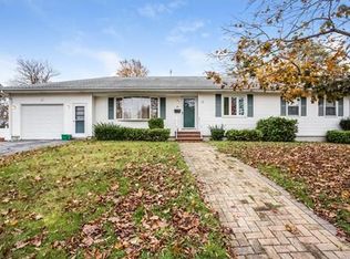 20 Watuppa Ave, Somerset, MA 02726