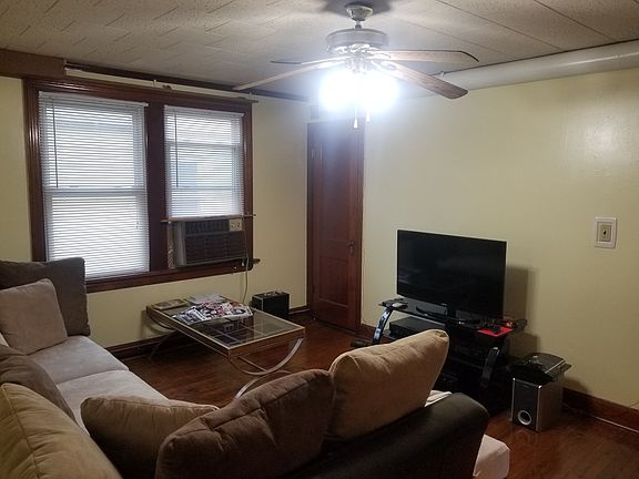 3rd image of 3324 N Neenah Ave #2