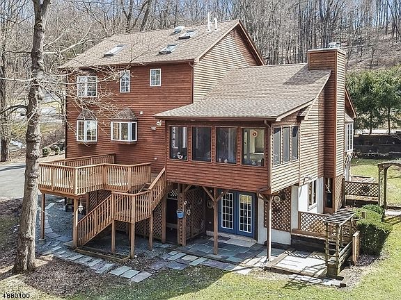 4th image of 109 Hillside Dr