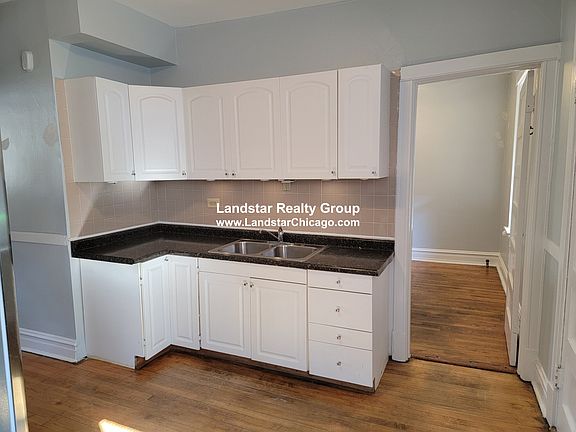3rd image of 5221 N Clark St #3S