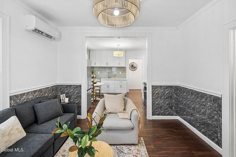 2nd image of 36 Edenburg Avenue